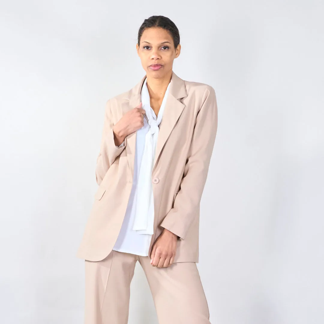 Chic tailored blazer with pockets wholesale